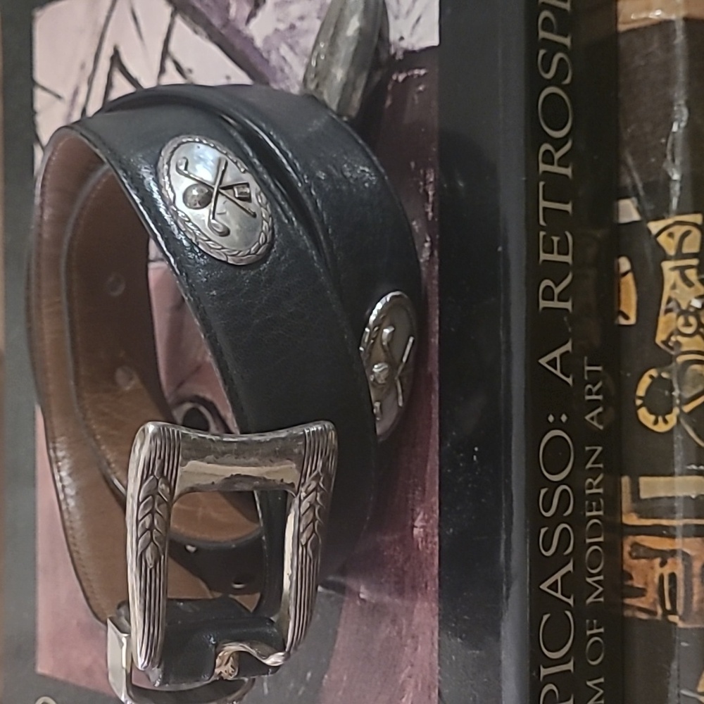 ONYX BY BRIGHTON LEATHER BELT WITH SILVER GOLF MOTIFS